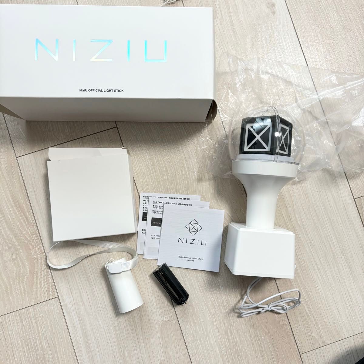 NiziU 公式ペンライト ニジュー 付属品・箱あり｜Yahoo!フリマ（旧