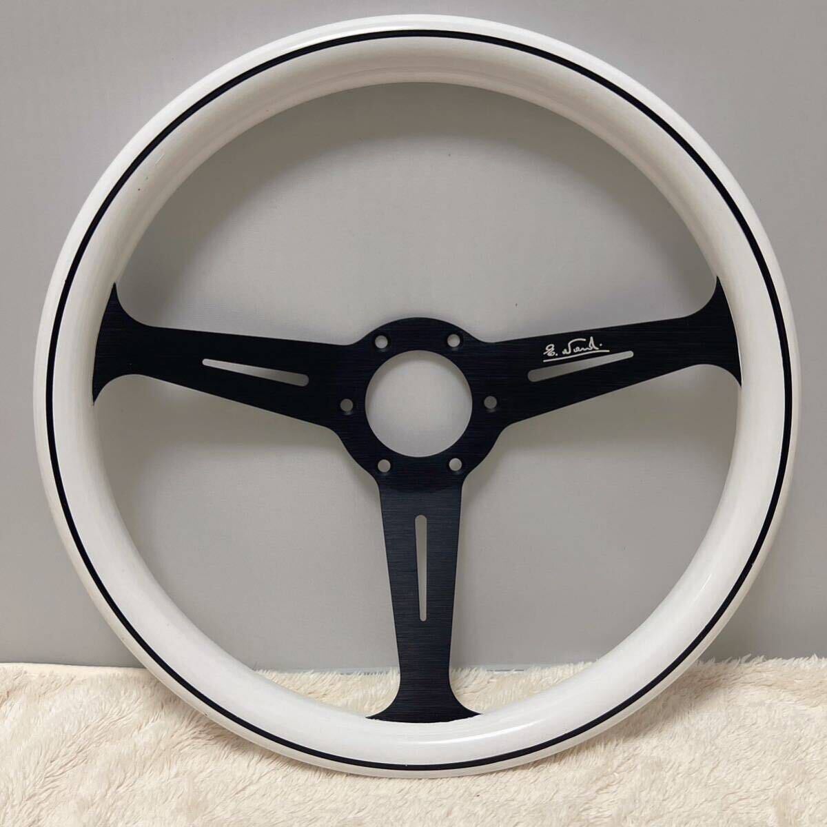 セール中 ナルディ ステアリング 社外 送料無料 白 ホワイト ブラック