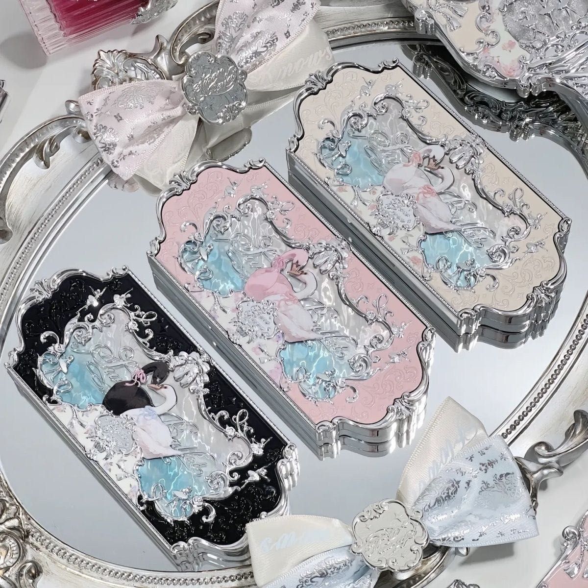 新品未開封】フラワーノーズ スワンバレエシリーズ 白鳥 アイシャドウ