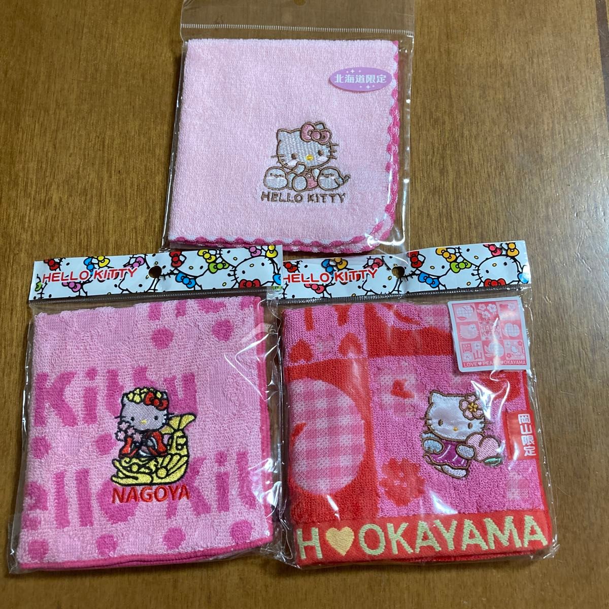 ご当地ハローキティハンドタオルハンカチ3種 北海道 岡山 名古屋 新品