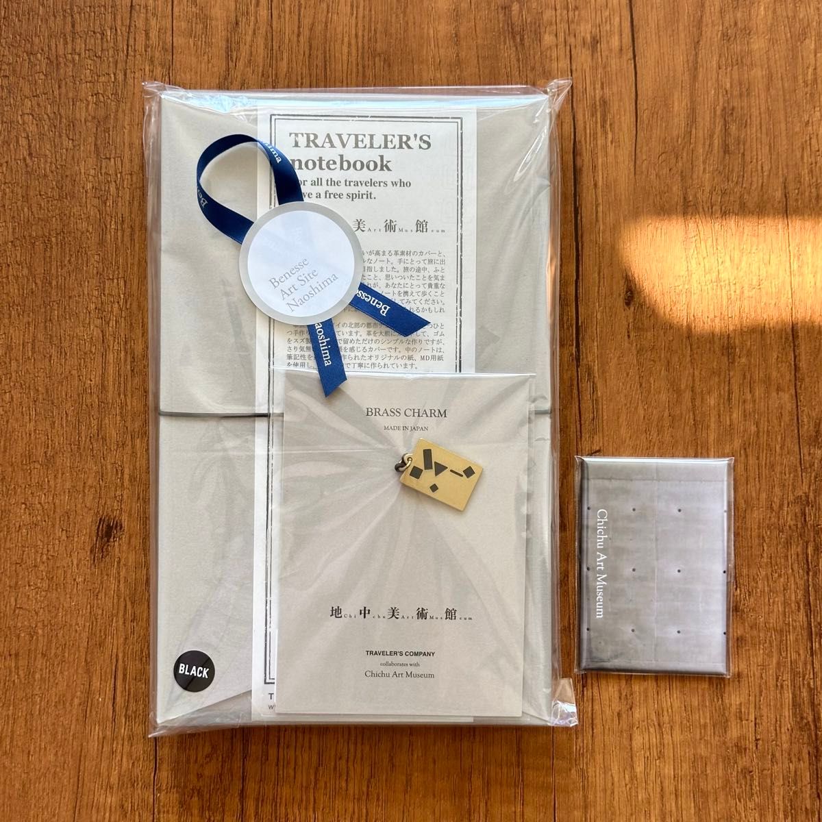 地中美術館 トラベラーズノート・チャーム 2点セット 地中美術館