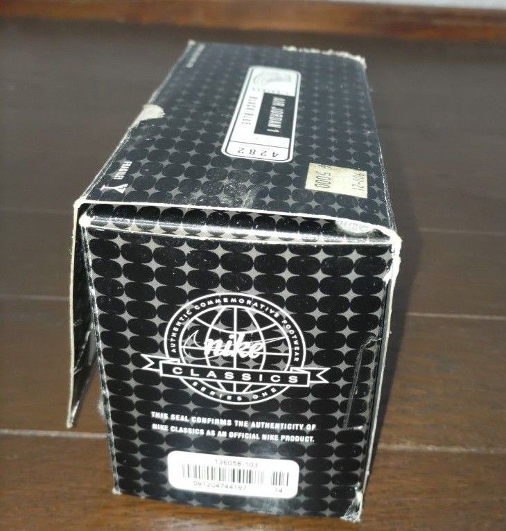 世界限定3000個nike classics未開封エアジョーダン1 ロイヤル陶器