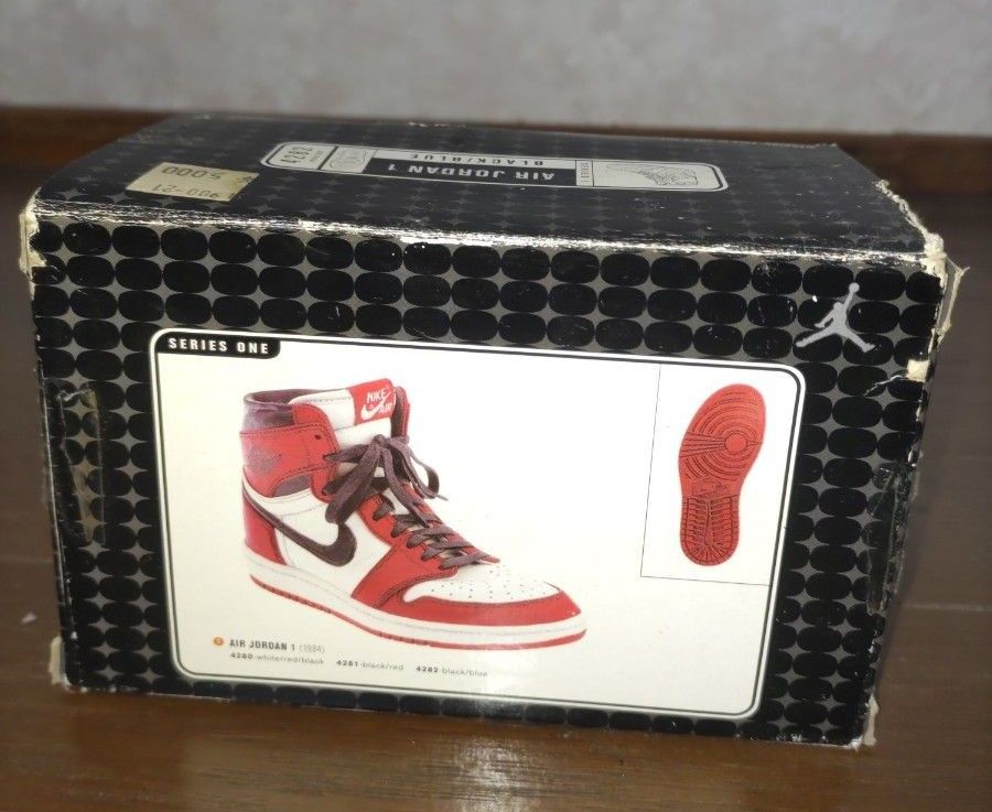 世界限定3000個nike classics未開封エアジョーダン1 ロイヤル陶器