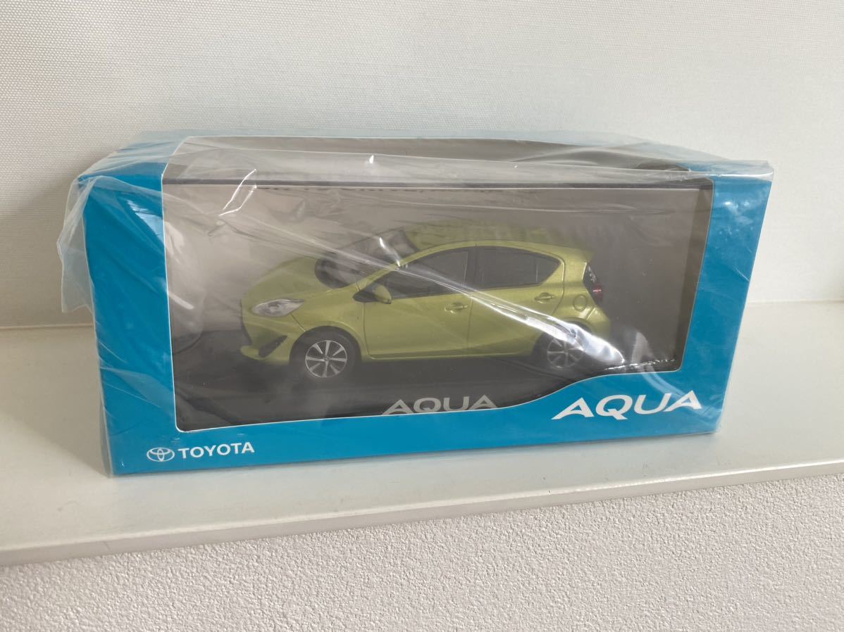 送料込み トヨタ アクア ミニカー 1/30 フレッシュグリーンマイカ 588