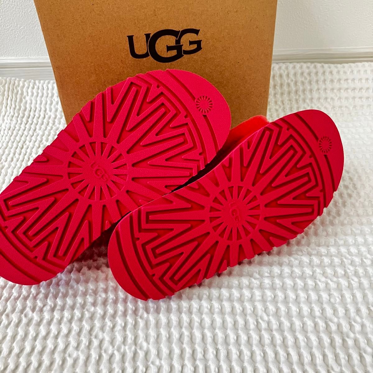 新品 UGG サンダル ディスコスライド ピンク 厚底 ファー ボア