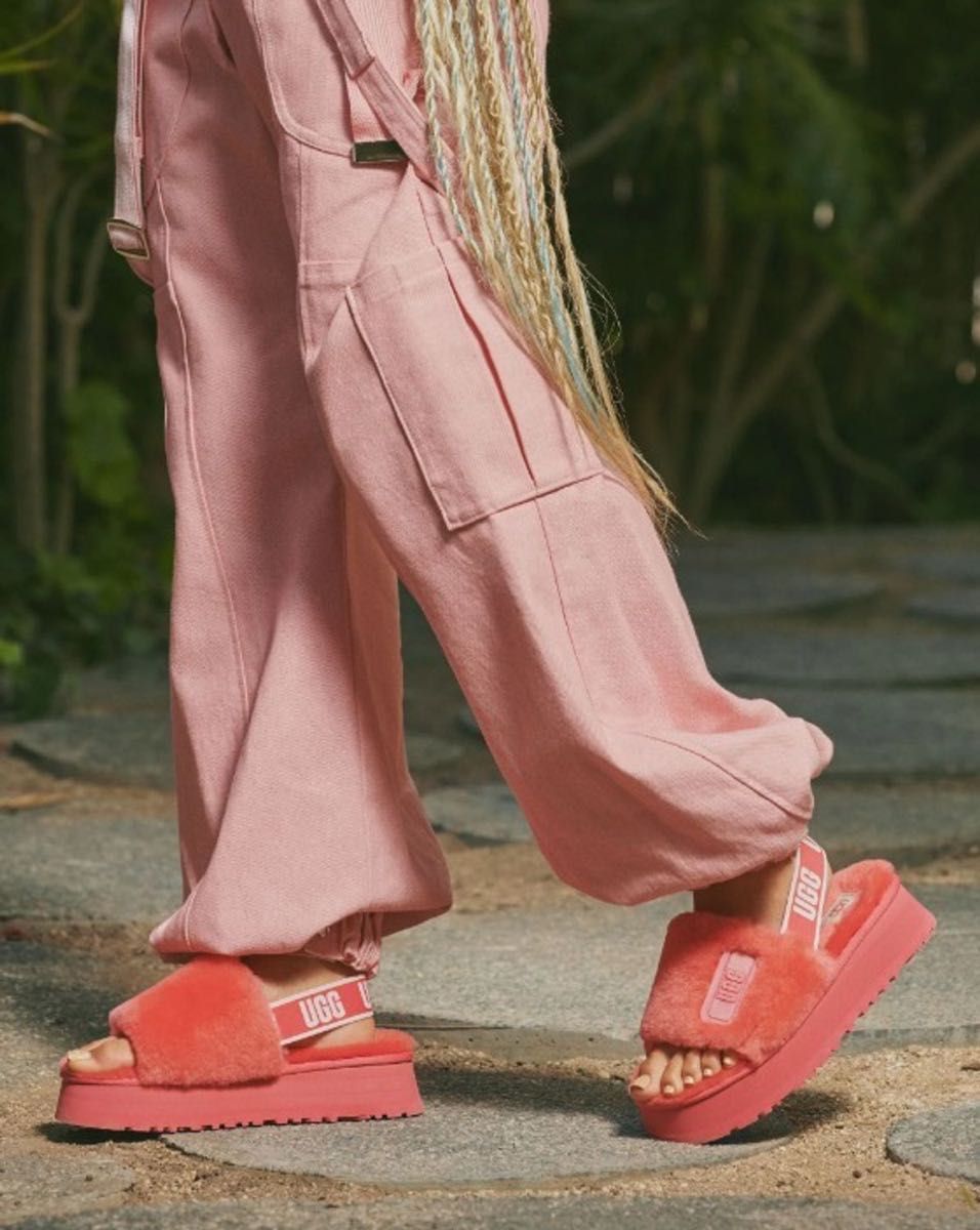 新品 UGG サンダル ディスコスライド ピンク 厚底 ファー ボア