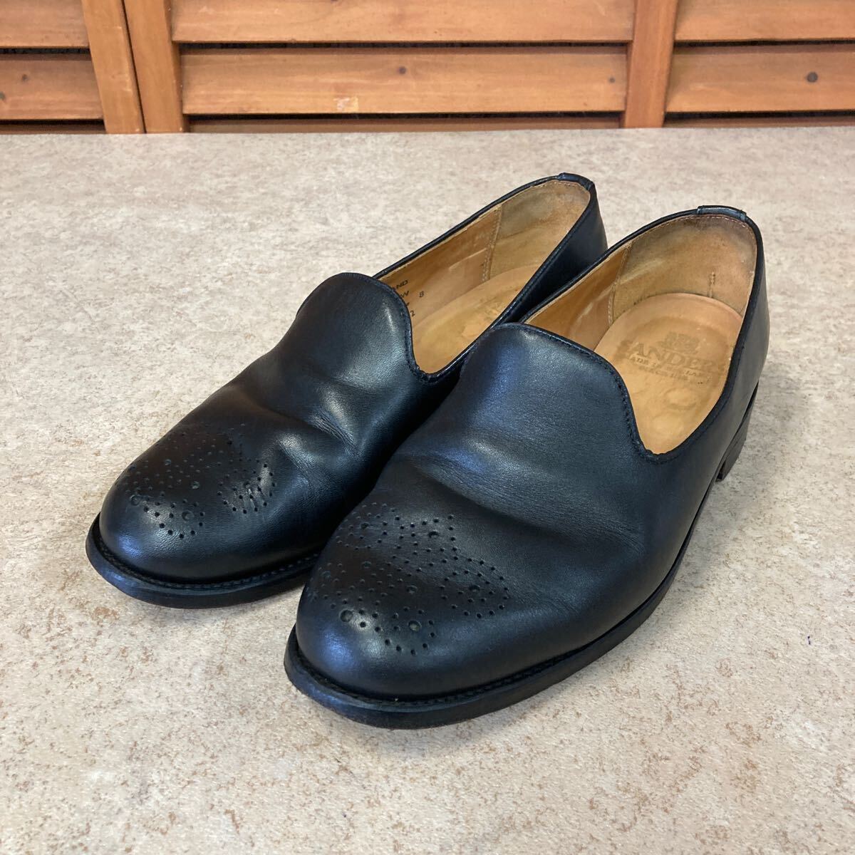 N 245未使用品【SANDERS サンダース】9756BW Medalion Slipper Shoes