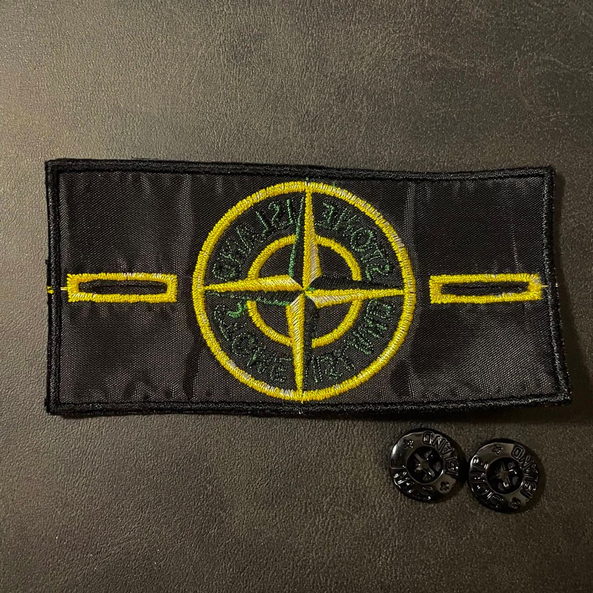 STONE ISLAND ストーンアイランド タグ ワッペンボタン付き 黒｜Yahoo