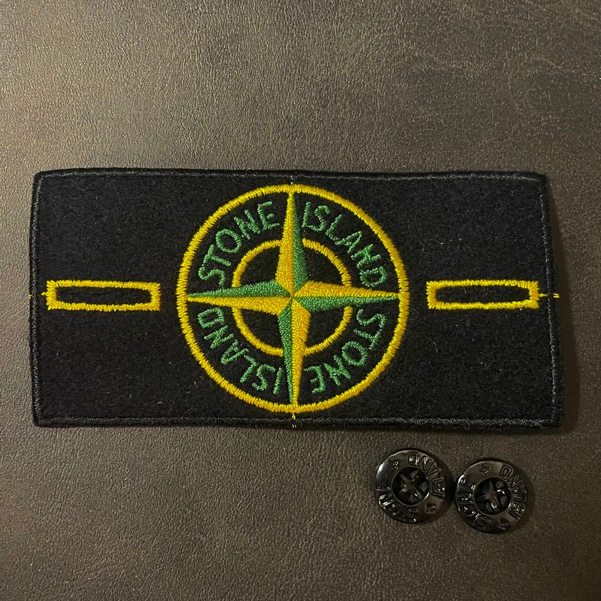 STONE ISLAND ストーンアイランド タグ ワッペンボタン付き 黒｜Yahoo
