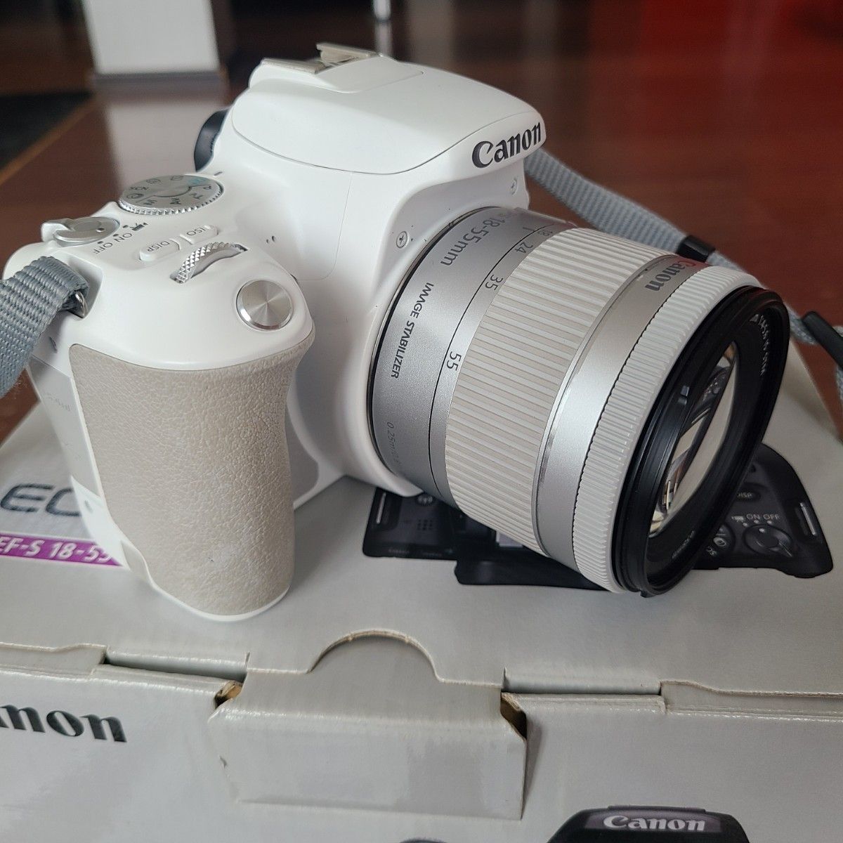 Canon EOS Kiss X9 ホワイト白 希少 デジタル 一眼レフカメラ キャノン