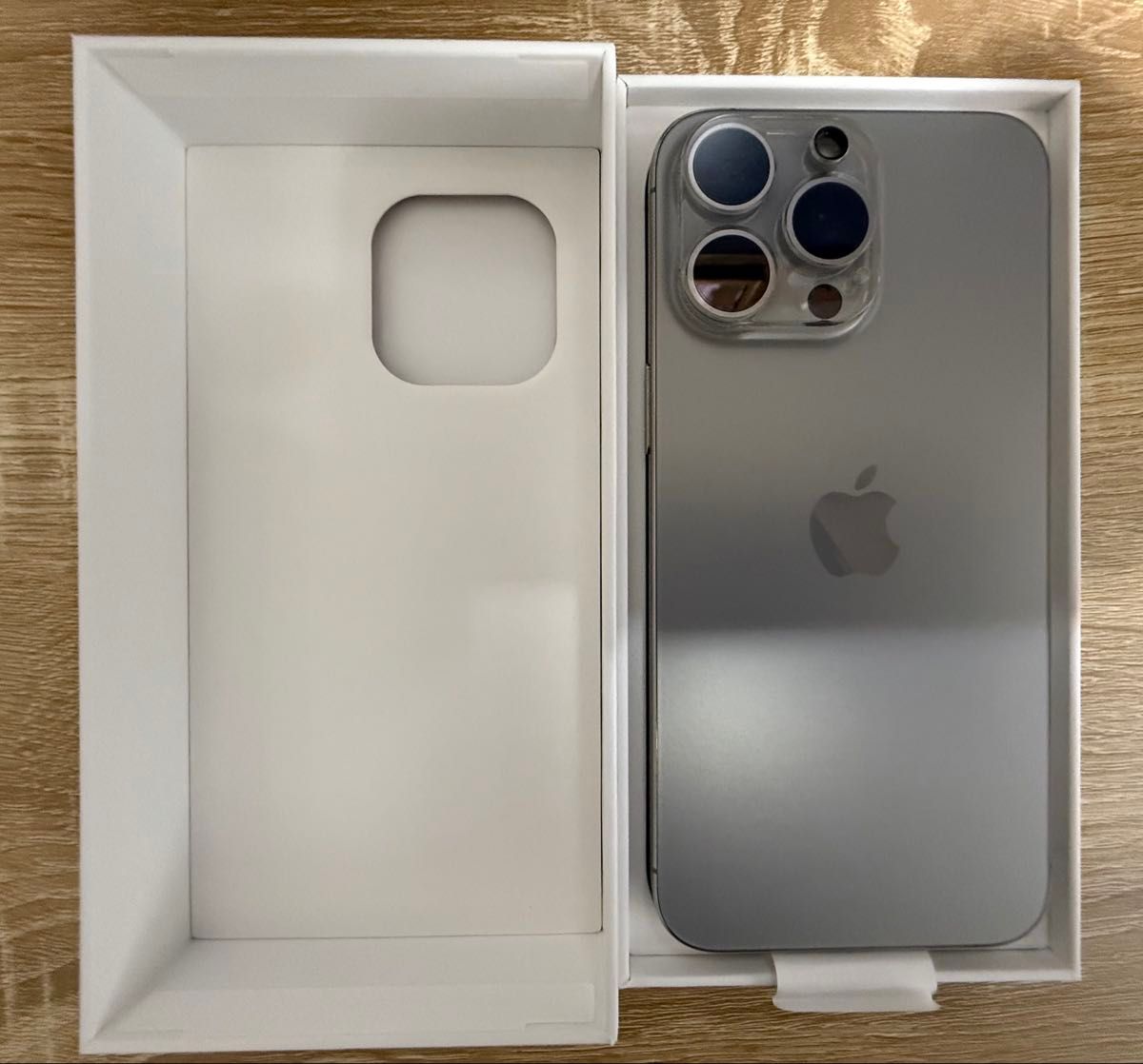 超美品】iPhone 15 Pro Max 256GB SIMフリー [ナチュラルチタニウム