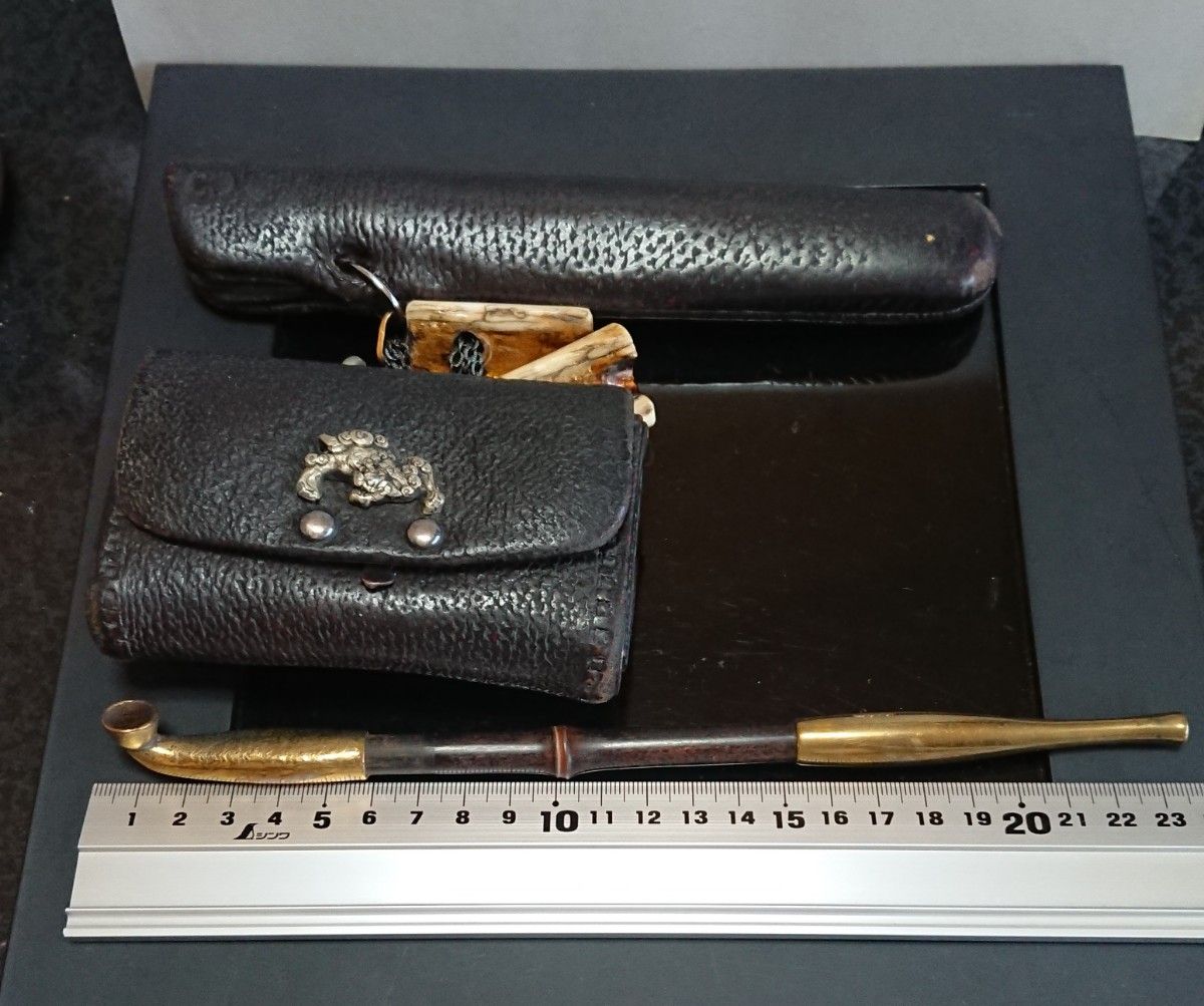 江戸後期～明治期 銀獅子図金具煙草入れ 喫煙具 提げ物 緒締め 時代物
