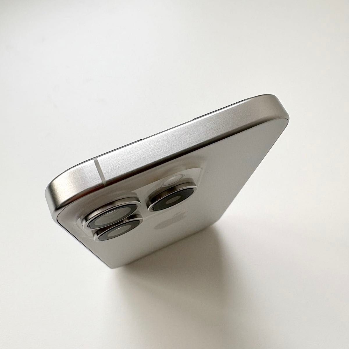 美品】iPhone 15 Pro ホワイトチタニウム 1TB SIMフリー おまけ付き