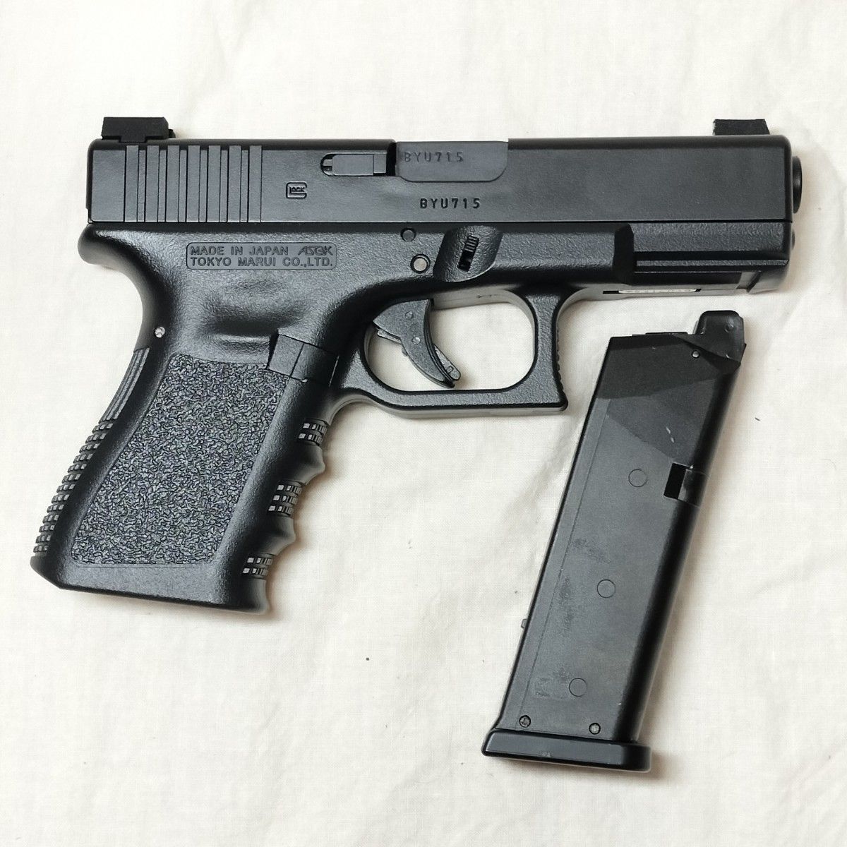 GLOCK 19 gen3 ロングマガジン2本、予備マガジン1本付き GLOCK 19 gen3
