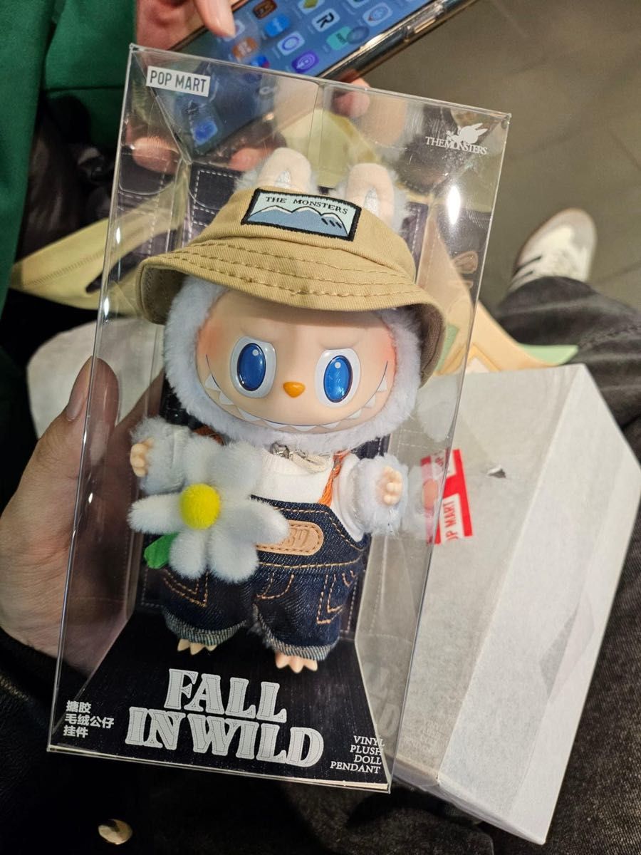 ぬいぐるみペンダント THE MONSTERS FALL IN WILD POPMART LABUBU