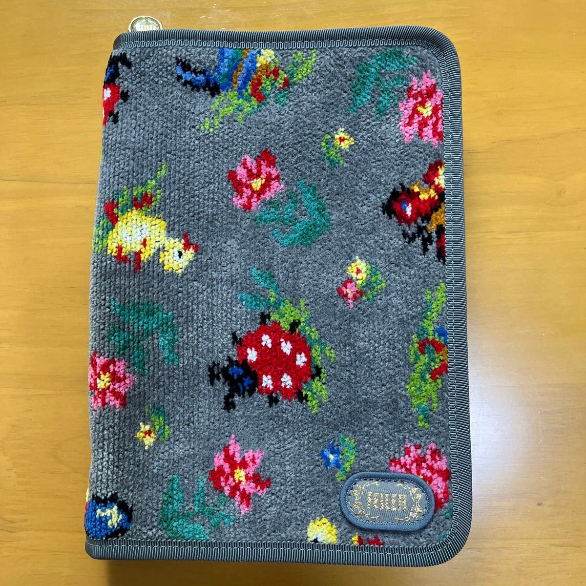 FEILER フェイラー ハイジ マルチケース グレー (取扱店舗限定) 中古美