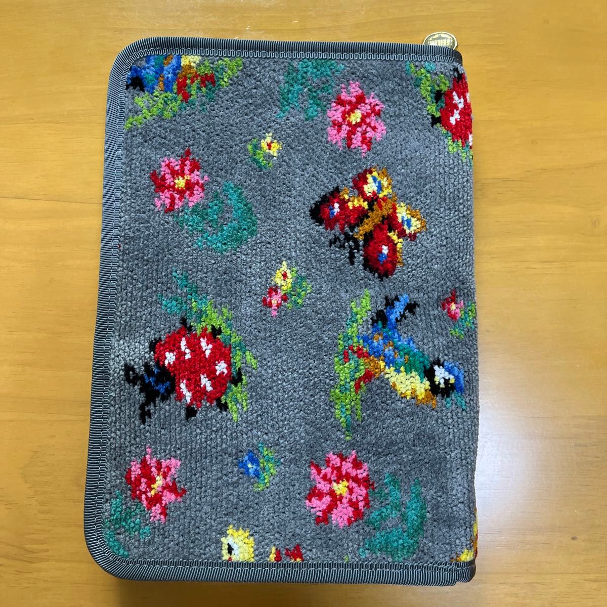 FEILER フェイラー ハイジ マルチケース グレー (取扱店舗限定) 中古美