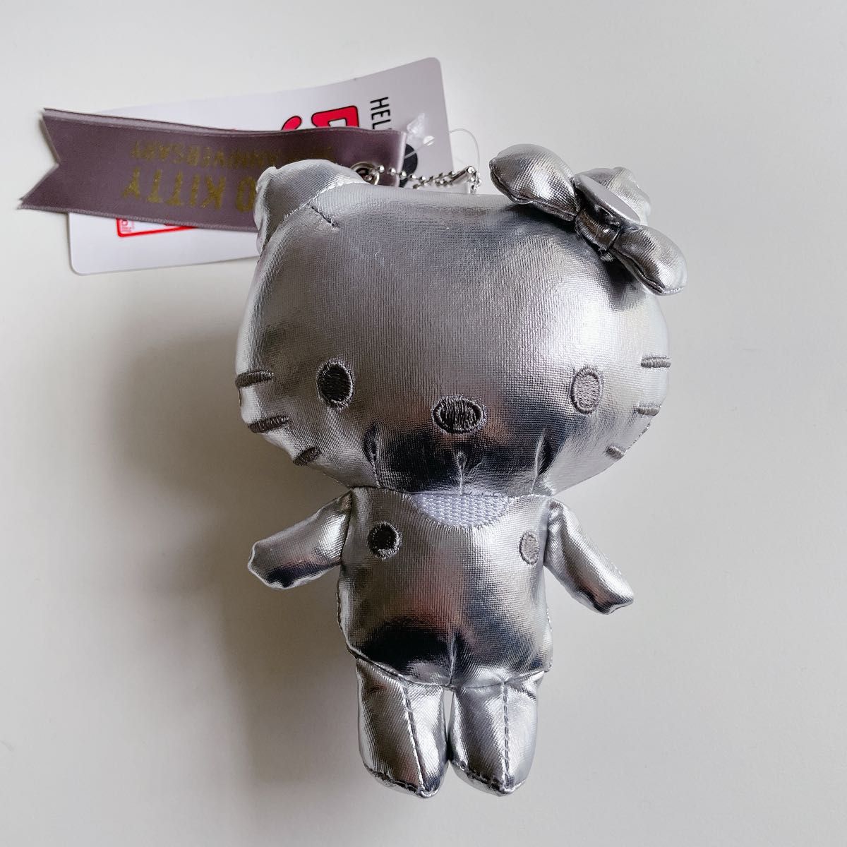 新品 ハローキティ アベイル マスコットチャーム 50周年 シルバー