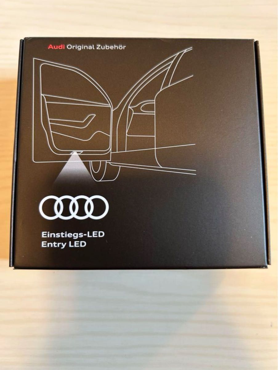 新品未使用】アウディ純正 ドアエントリーライト(フォーリングス