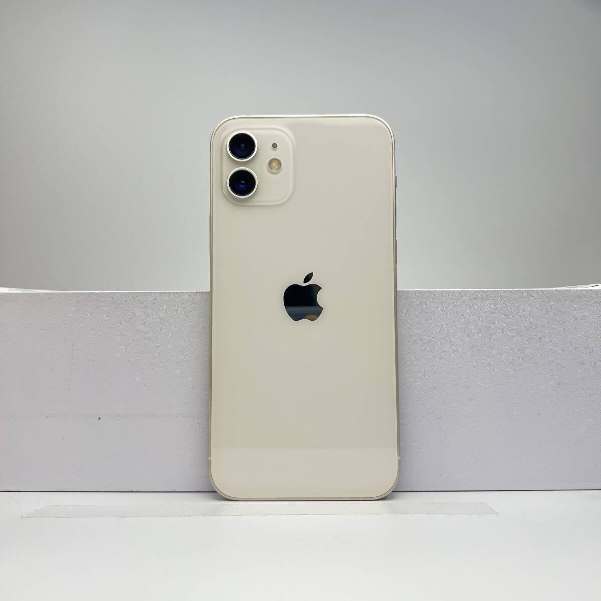 ゆ*ん様 Apple iPhone12 ホワイト 128GB SIMフリー 本体 Apple