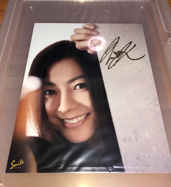 Yahoo!オークション - 倉木麻衣 直筆サイン ブロマイド ①