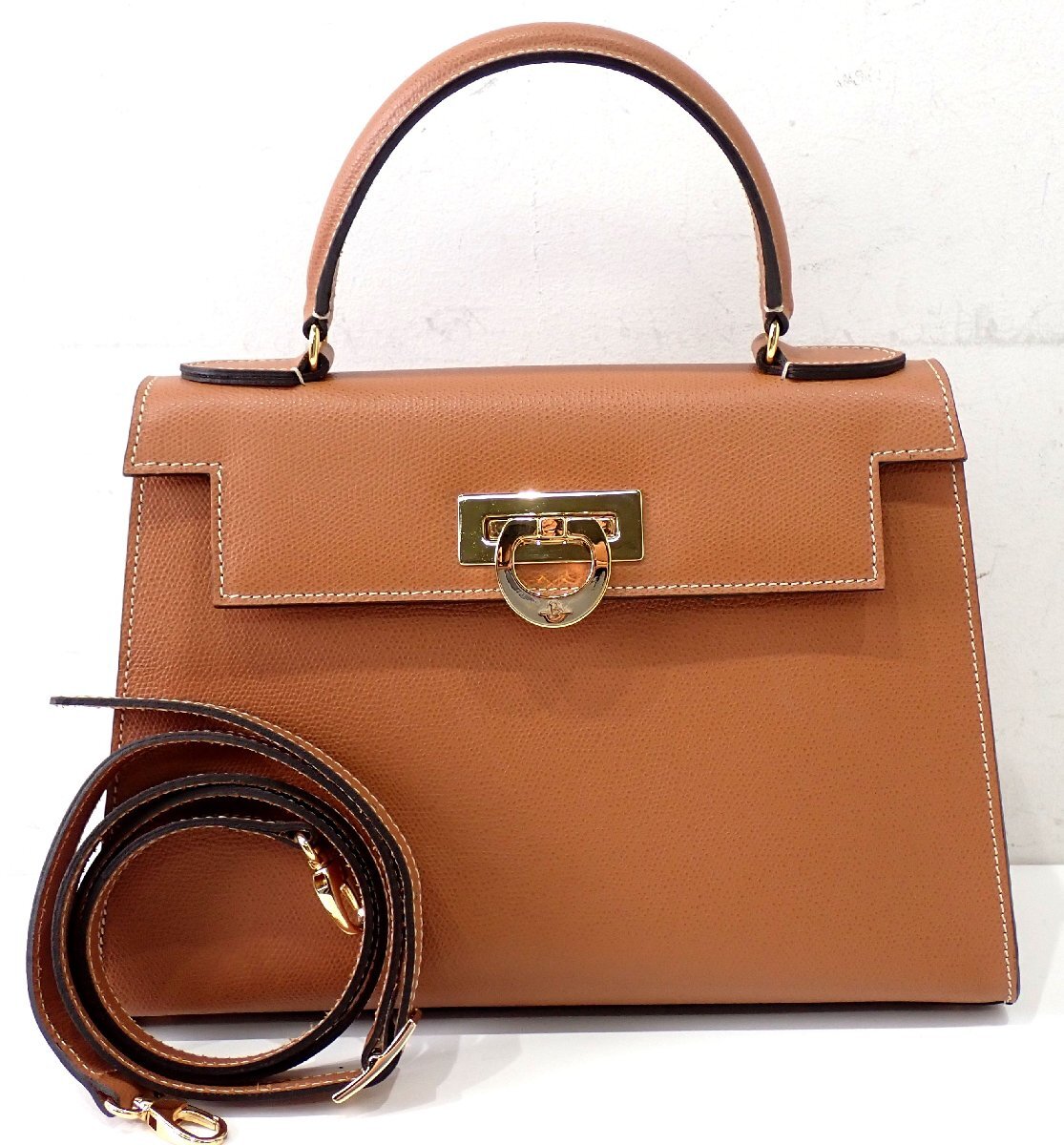 Yahoo!オークション - 外縫い ゴールド金具 超美品 CARBOTTI カルボッ