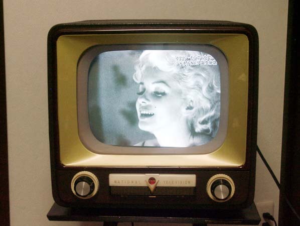 ナショナル初期型ブラウン管白黒テレビ プロの整備済みです きれいに