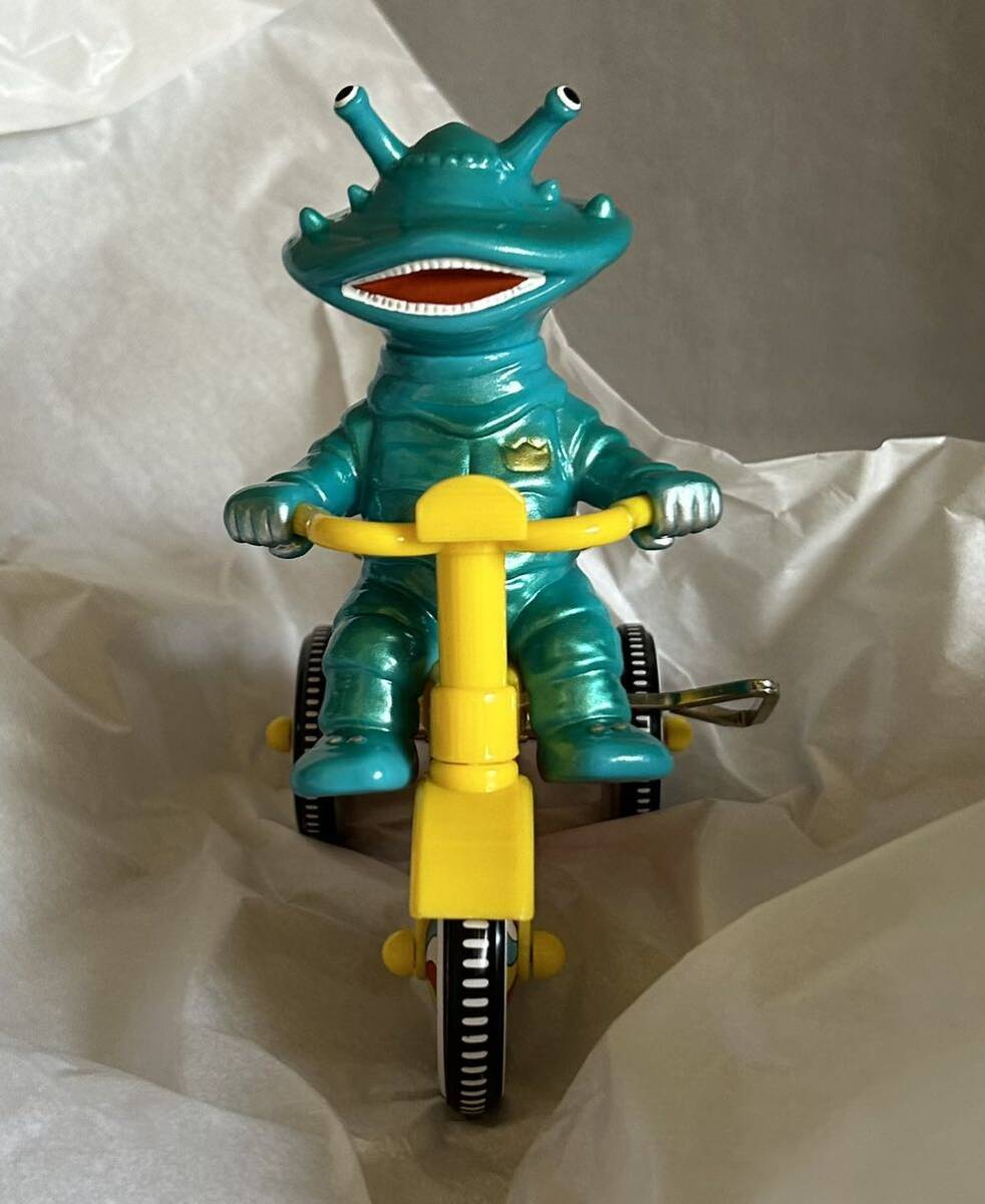 Yahoo!オークション - M1号 カネゴン 三輪車 青 レトロ 怪獣 宇宙人 ソ