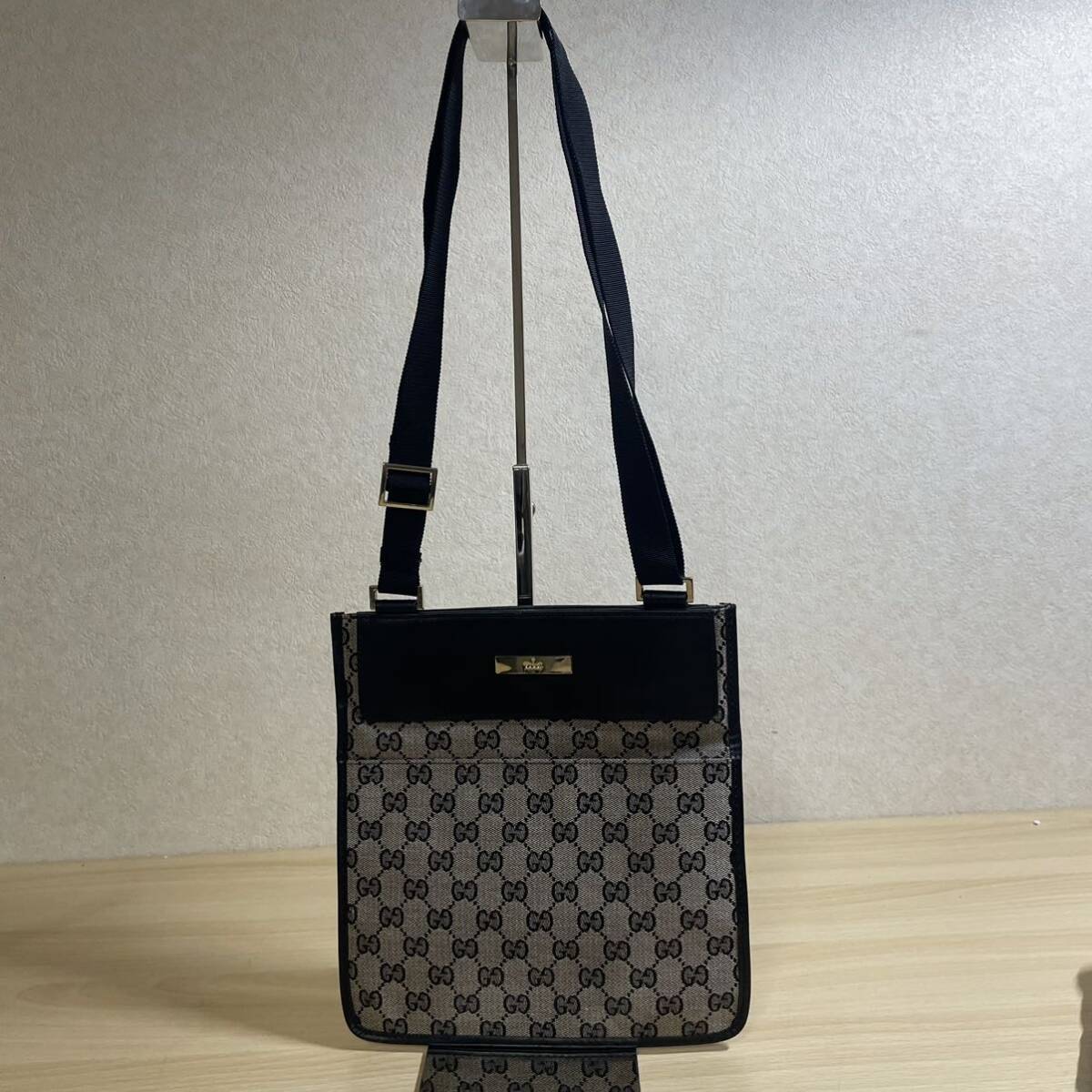 美品】GUCCI ショルダーバッグGGキャンバスレザー サコッシュ