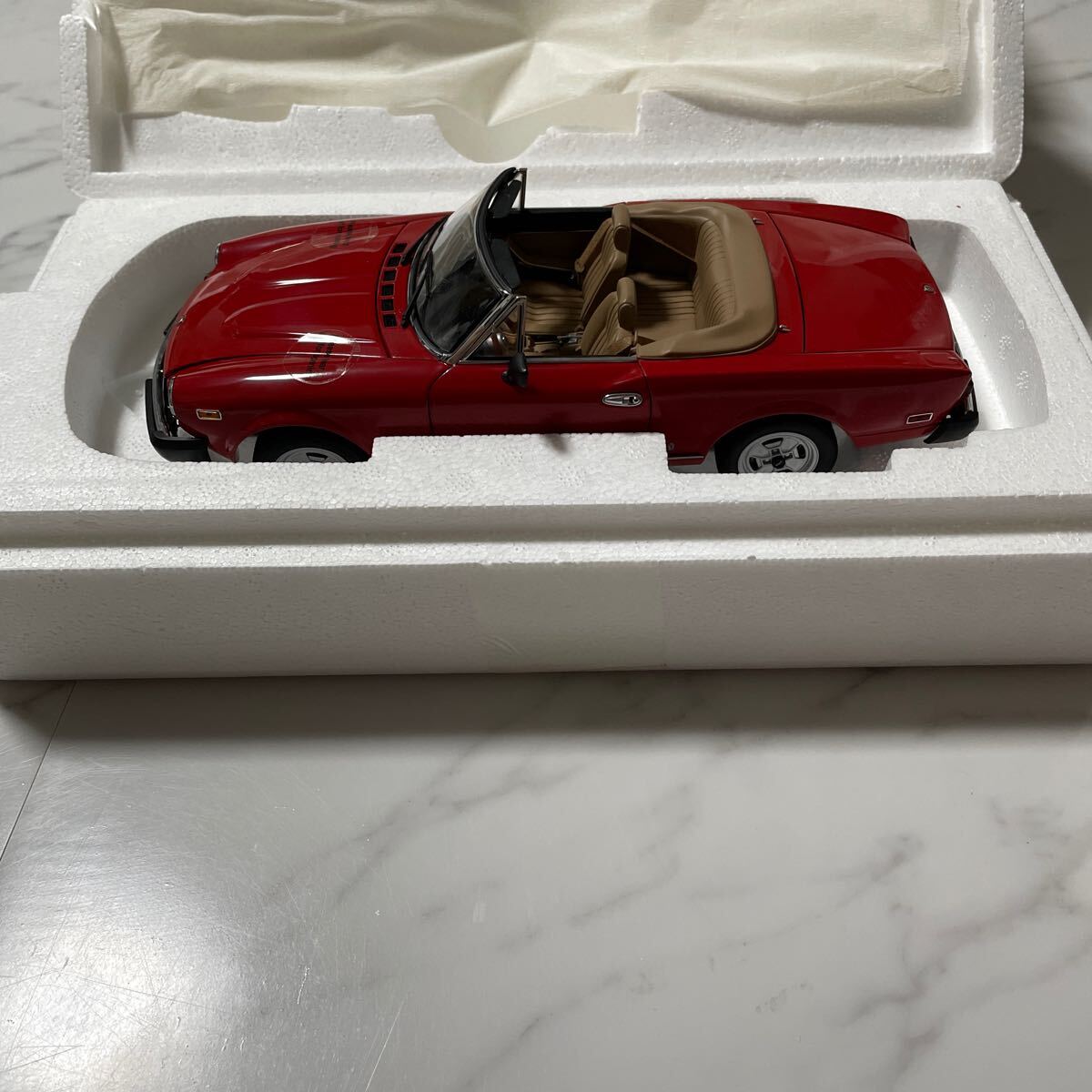 箱付き】FIAT 124 SPIDER オートアート フィアット 箱付き》【1/18