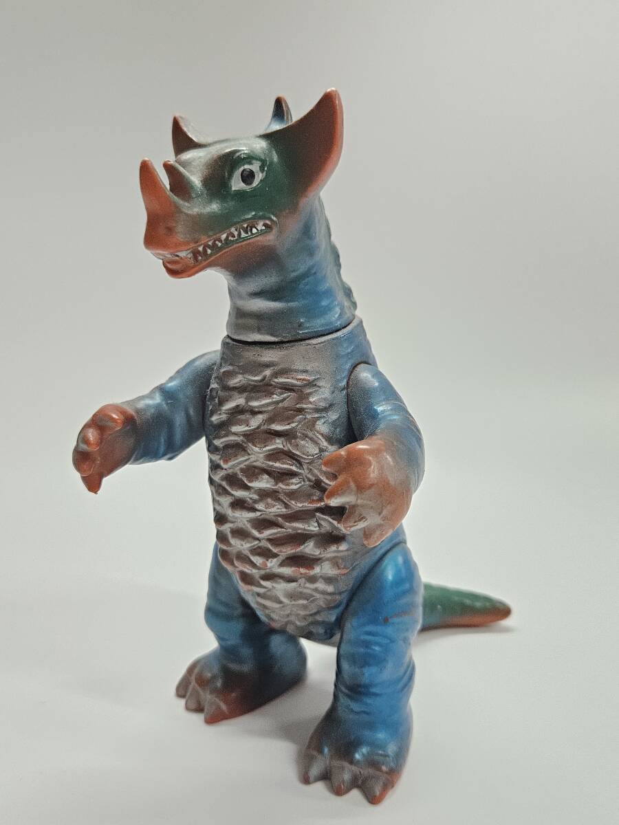 Yahoo!オークション - 当時物 無版権 パチ怪獣 ゴモラ ウルトラ怪獣