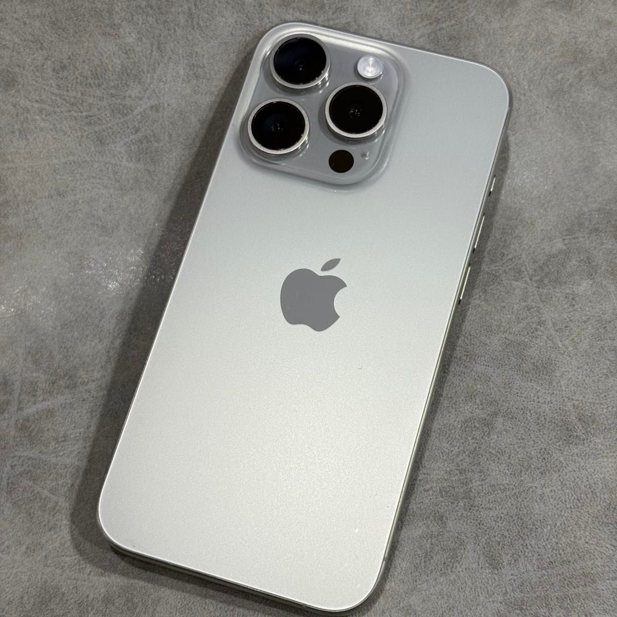 ケース付き iPhone 15 Pro 256GB ナチュラルチタニウム Simフリー