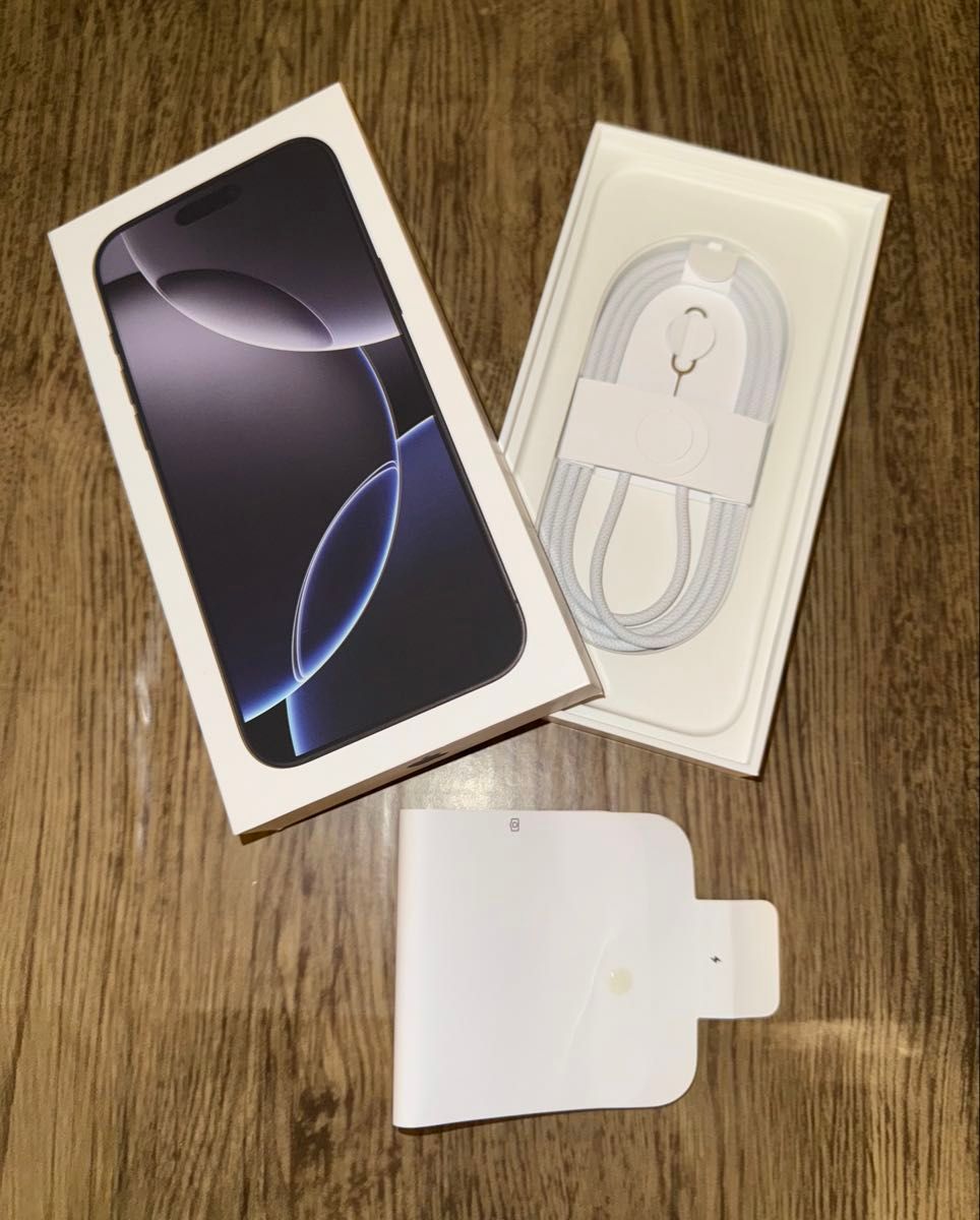 Apple iPhone 16 ProMax ブラックチタニウム 256GB 《空き箱+純正