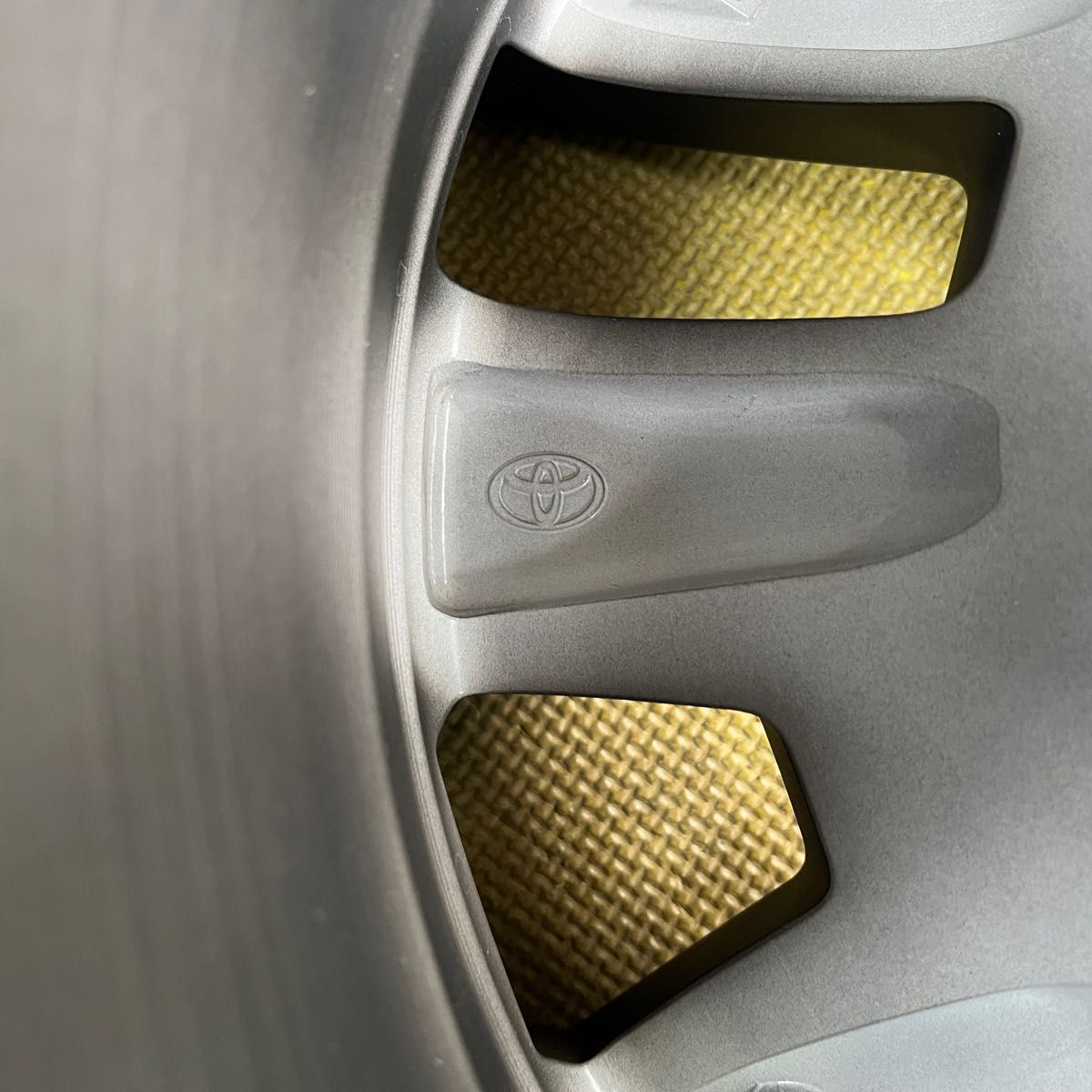 新車外し トヨタ 再再販 70 ランドクルーザー 純正 ホイール 1本 16