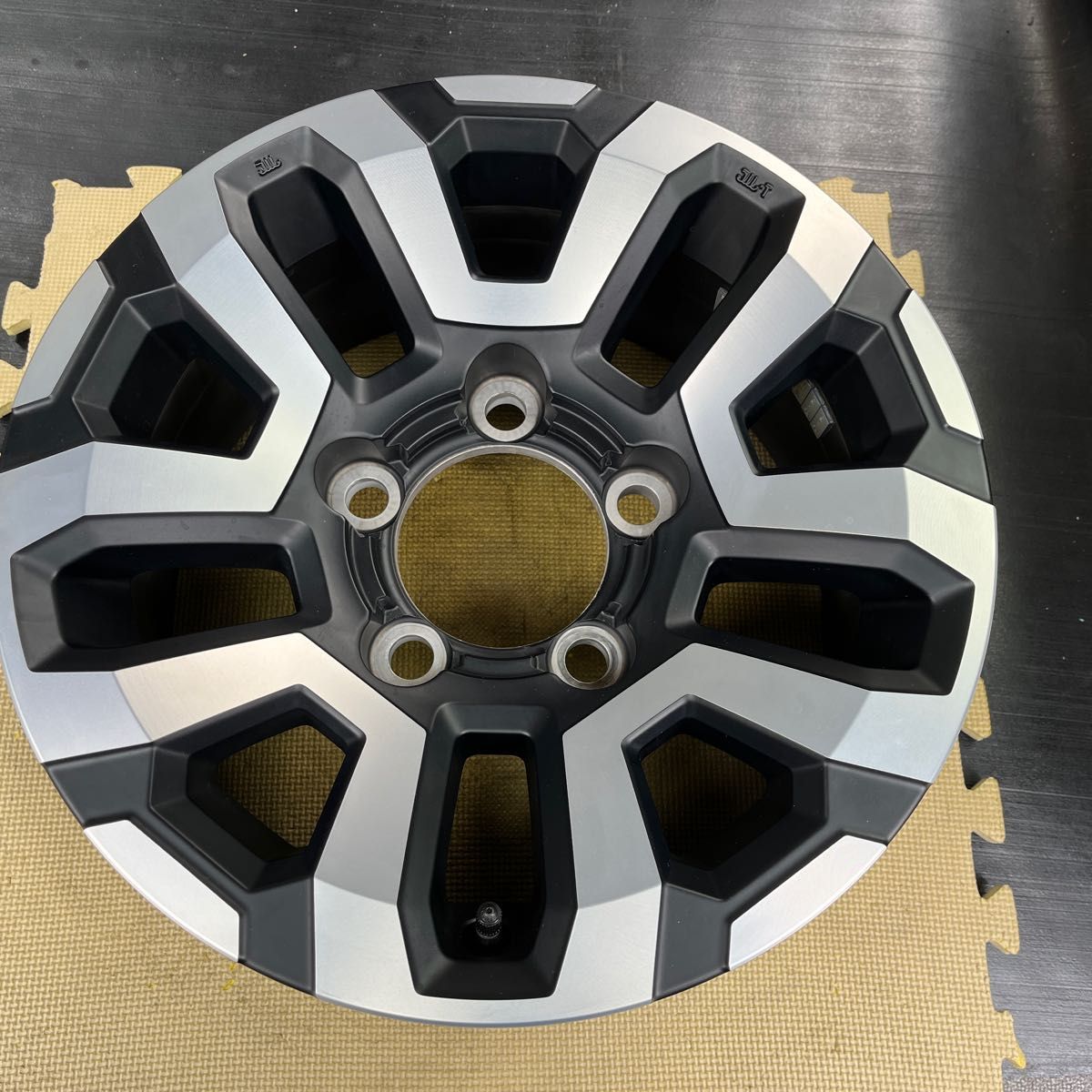 新車外し トヨタ 再再販 70 ランドクルーザー 純正 ホイール 1本 16