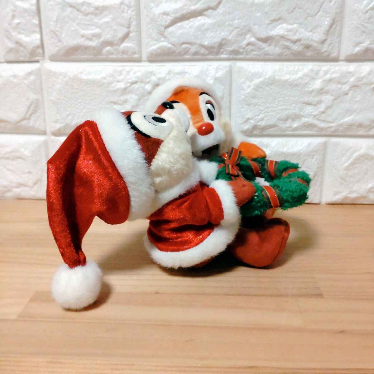 美品】 ディズニーストア チップ デール クリスマス サンタ リース