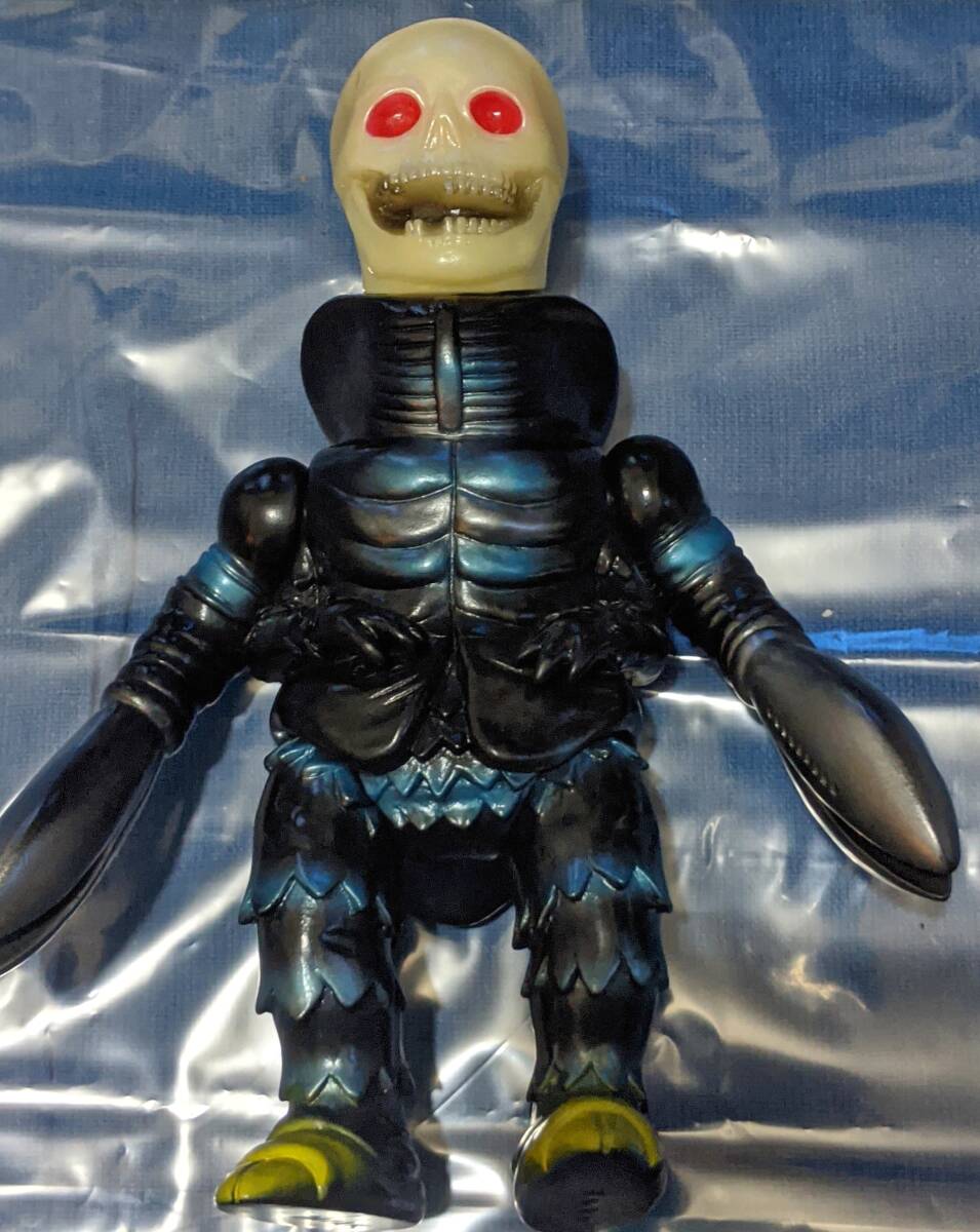 ZOLLMEN メディコムトイ 限定 骸骨バルタン ソフビウルトラマン