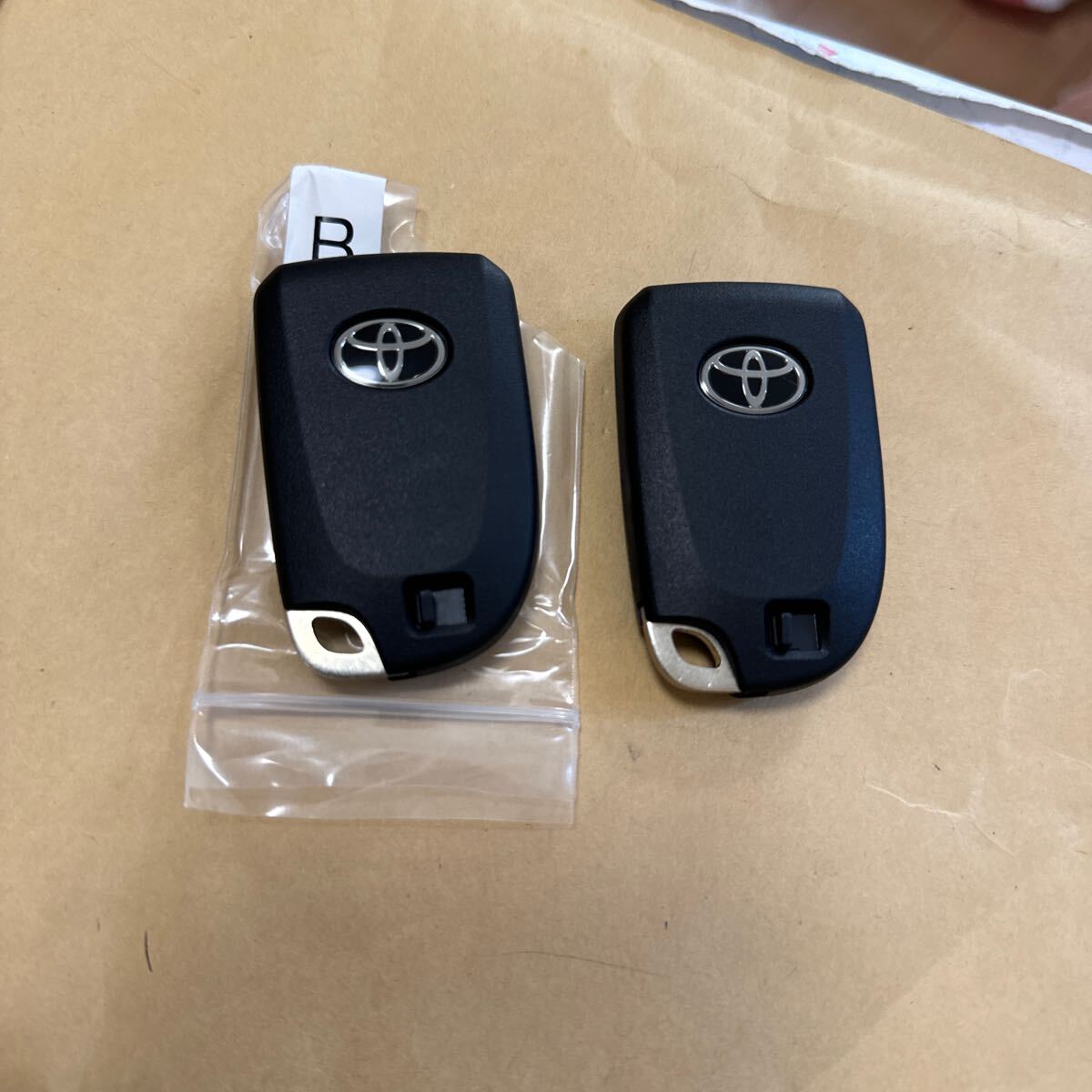 未使用保管品 送料無料 トヨタ純正 ハイエース レジアスエース 3ボタン