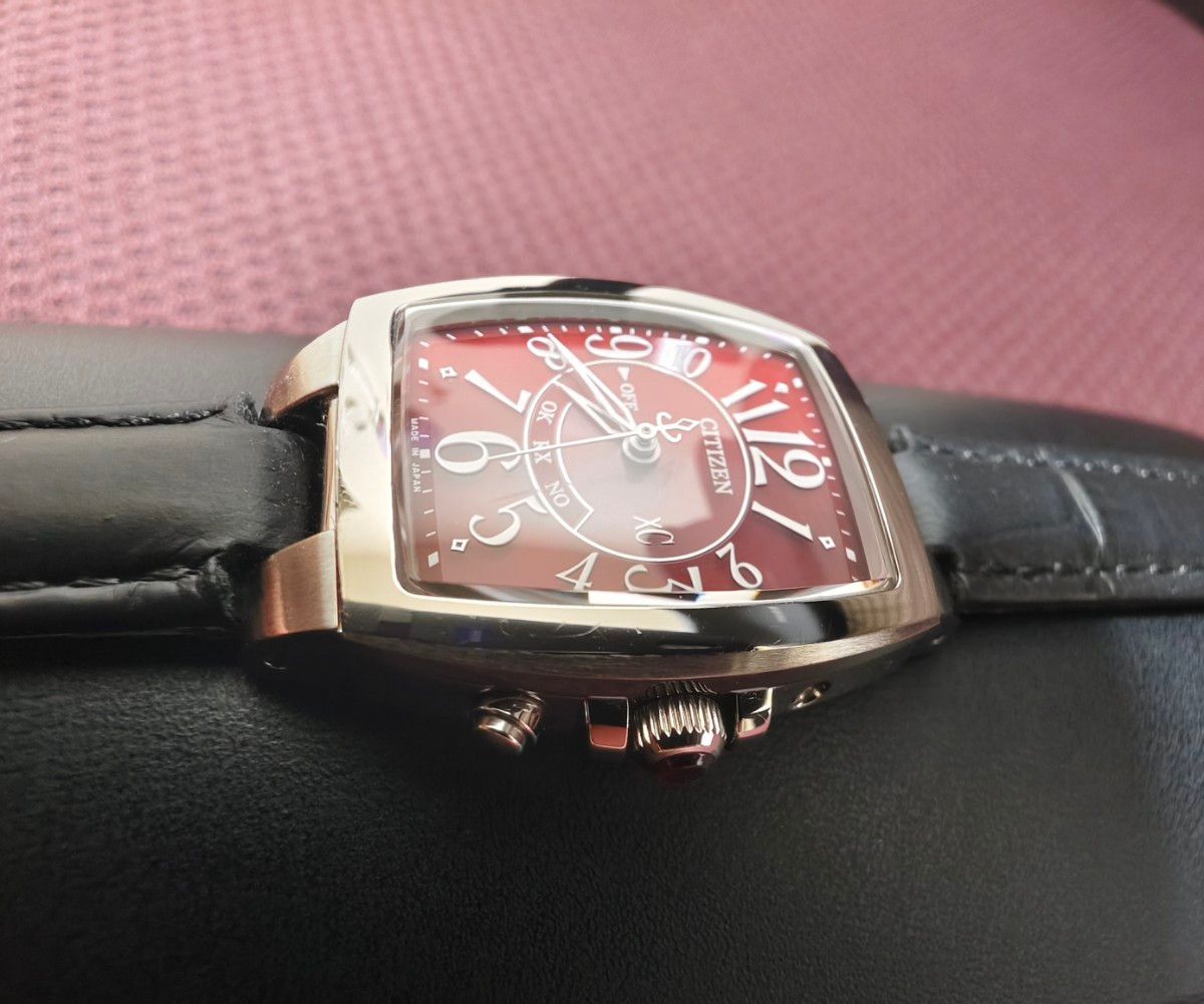 CITIZEN Xc シチズン クロスシー トノー 赤文字盤 レッド レディース