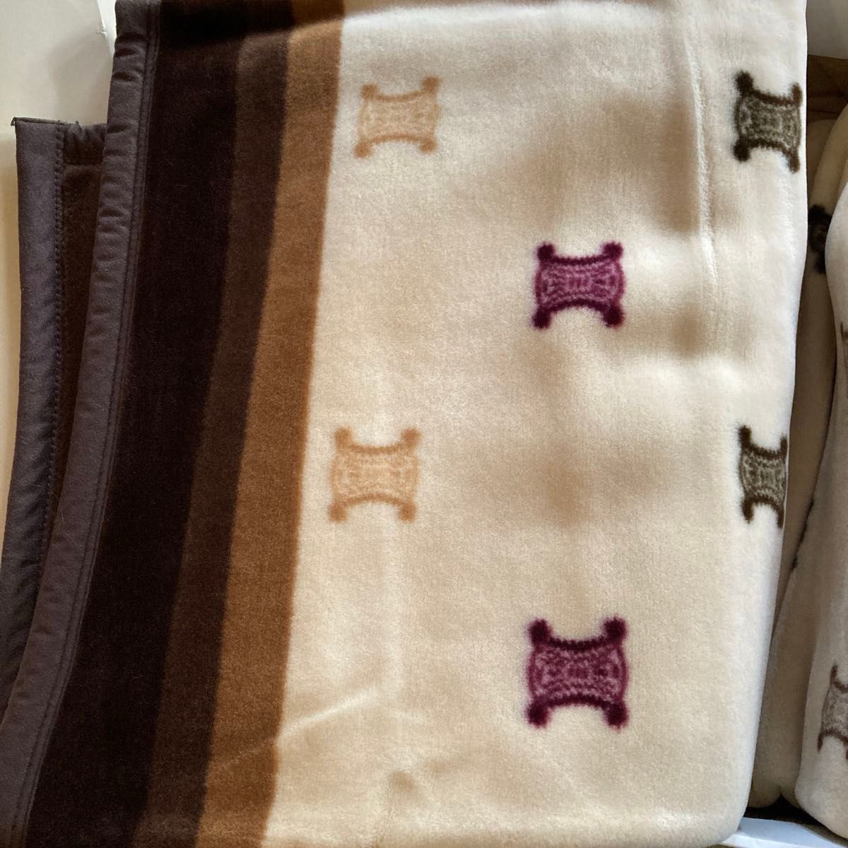 未使用品です 西川産業 セリーヌ CELINEのアクリルニューマイヤー毛布