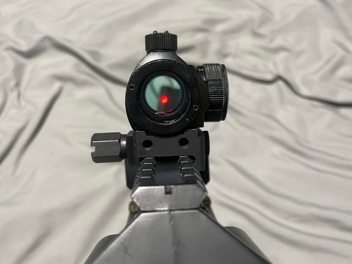 P-90 トイガン レッドドットサイト付き バッテリー、充電器付き P-90