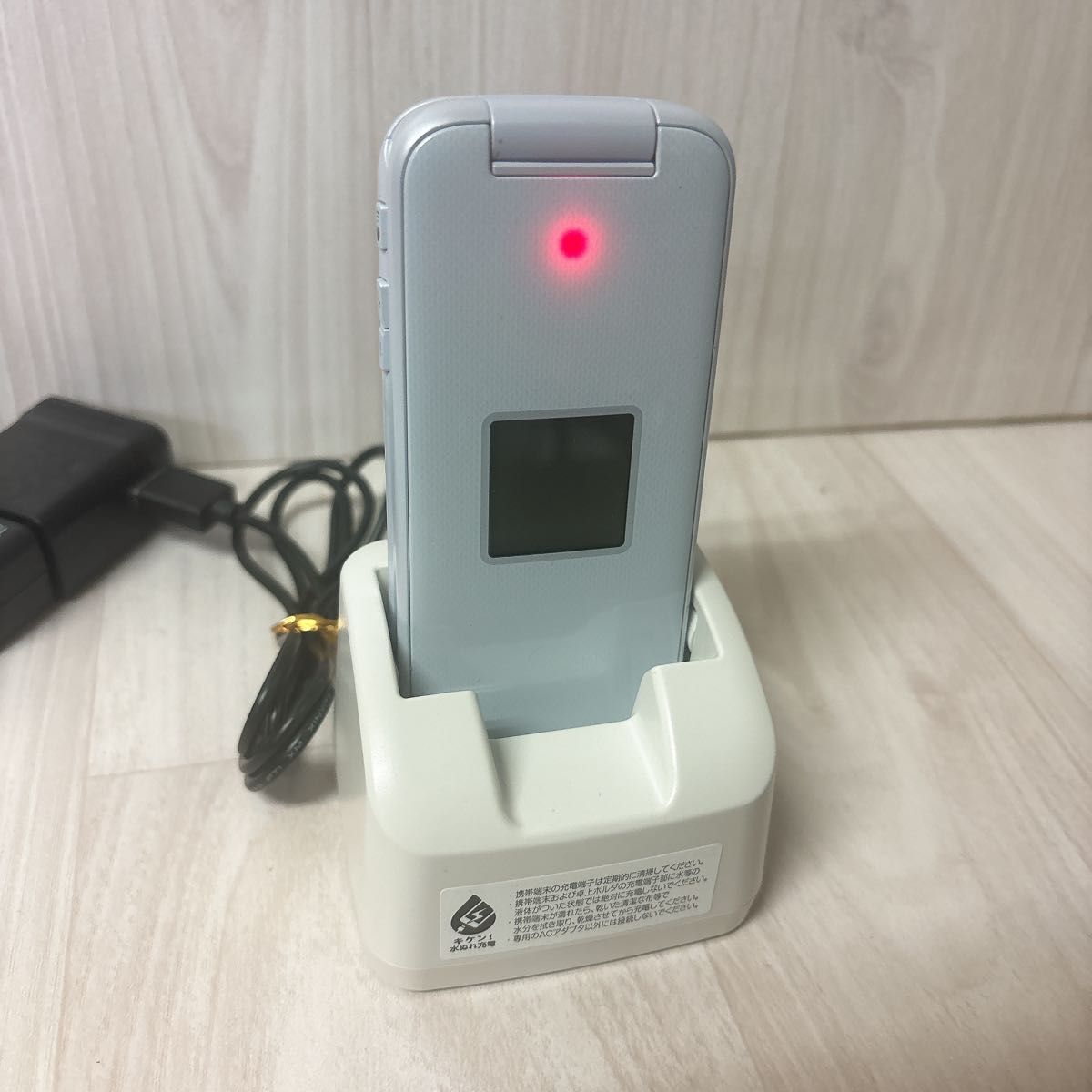 ほぼ未使用】利用制限なし ドコモ docomo らくらくホン F-01M ホワイト