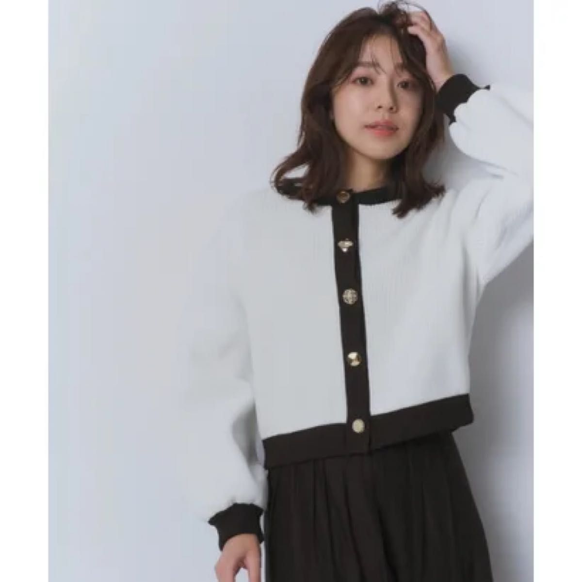 新品】JUSGLITTY ジャスグリッティー シャイニーマルチ釦カーデ