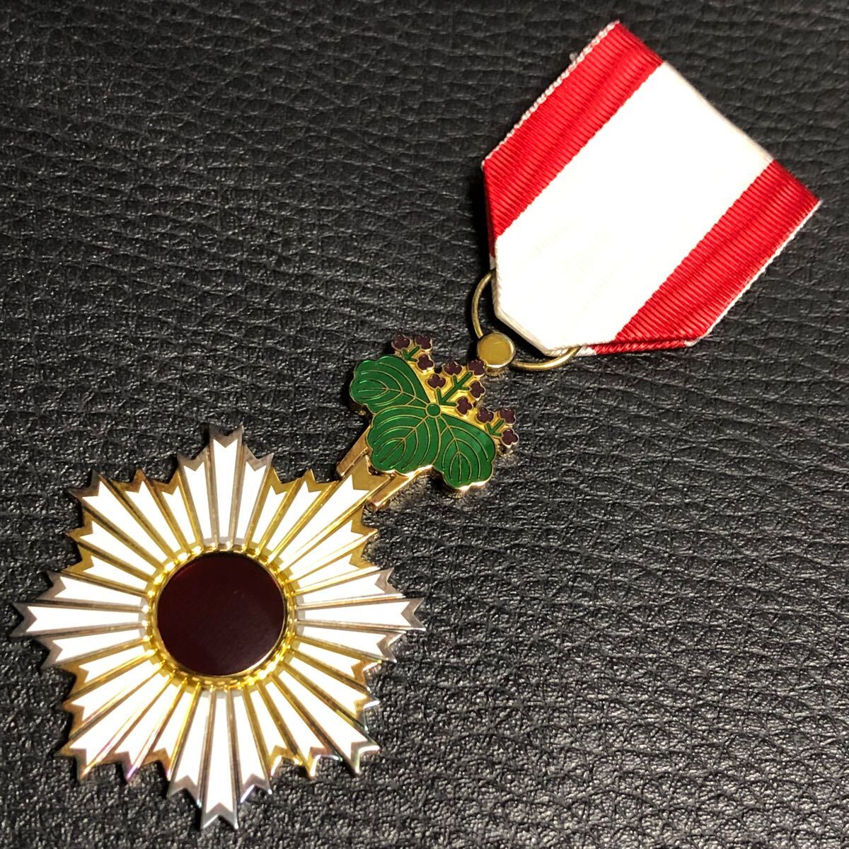 日本国 勲章 記章 徽章 旭日双光章 (旧勲五等双光旭日章) 略綬なし 共