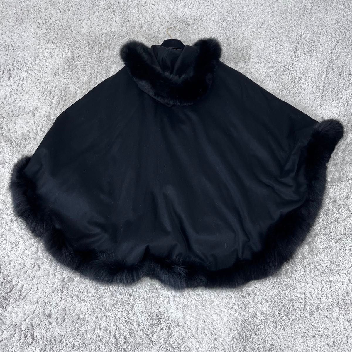 美品】SAGAFURS カシミヤ100 サガフォックスファー フード ポンチョ