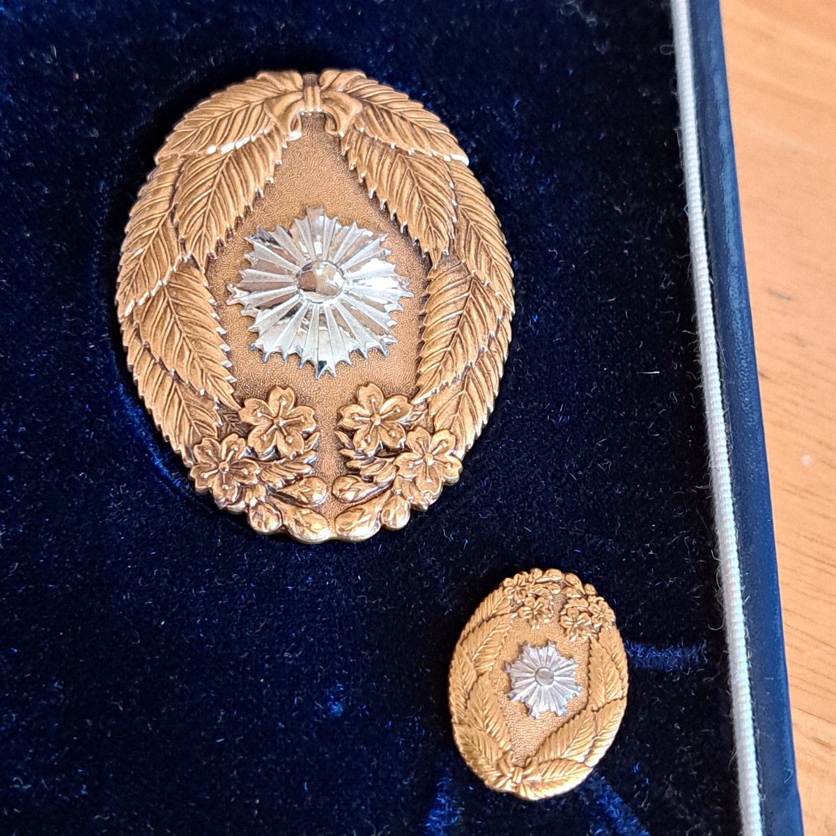 警察功績章 バッジ メダル 勲章 記章 徽章 記念章 コレクション 東京