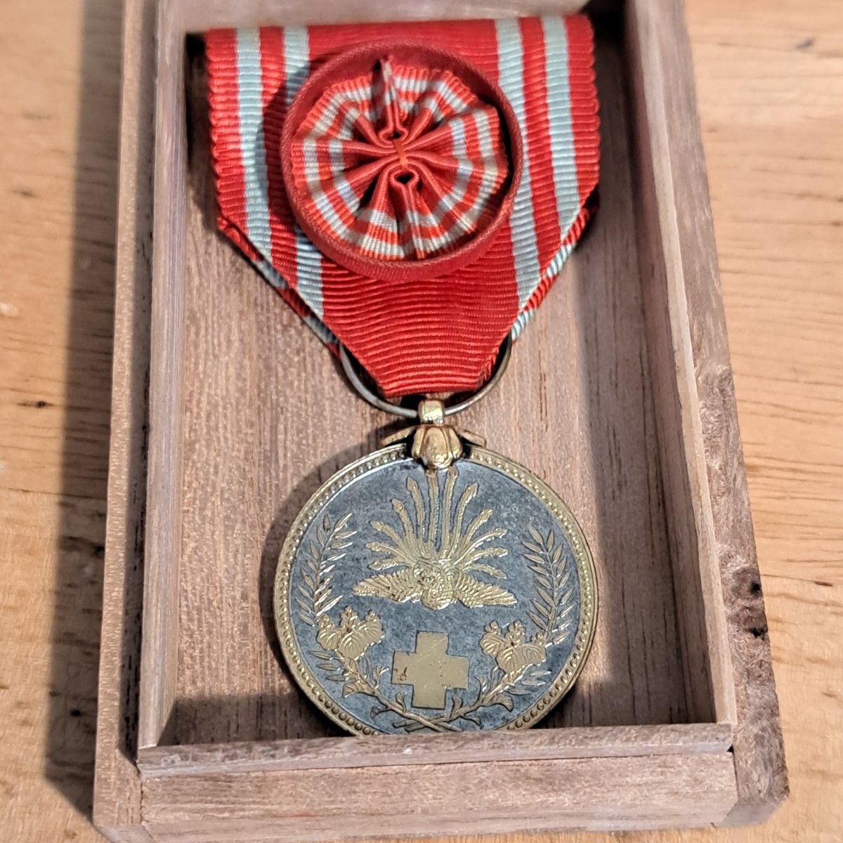 日本赤十字社 勲章 記章 バッチ メダル コレクション アンティーク