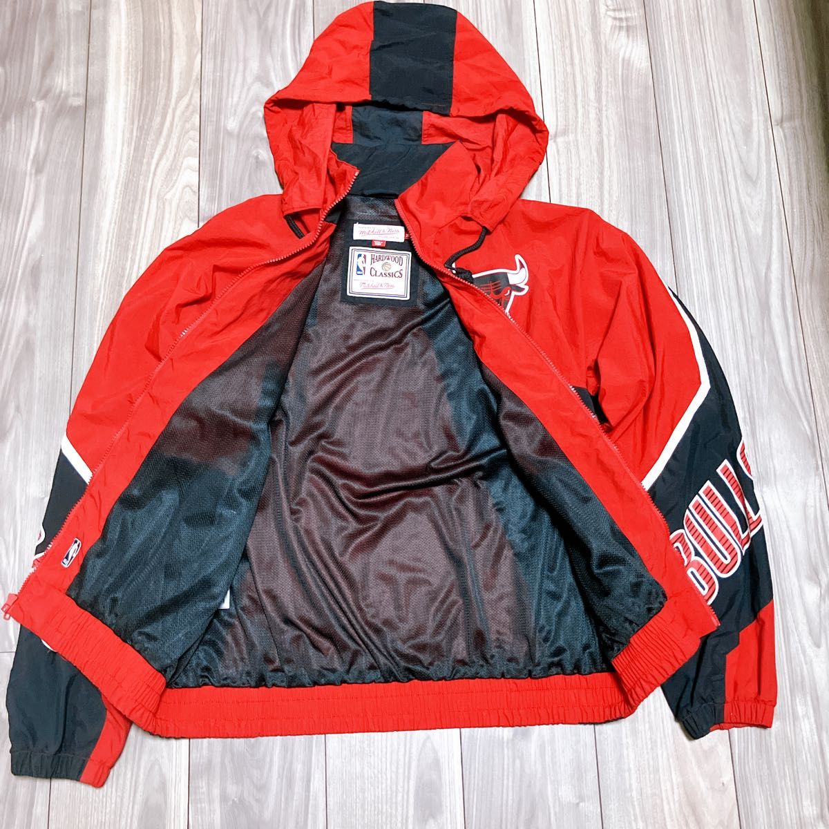 極美品Mitchell&Ness Chicago bulls シカゴブルズカラー ナイロン