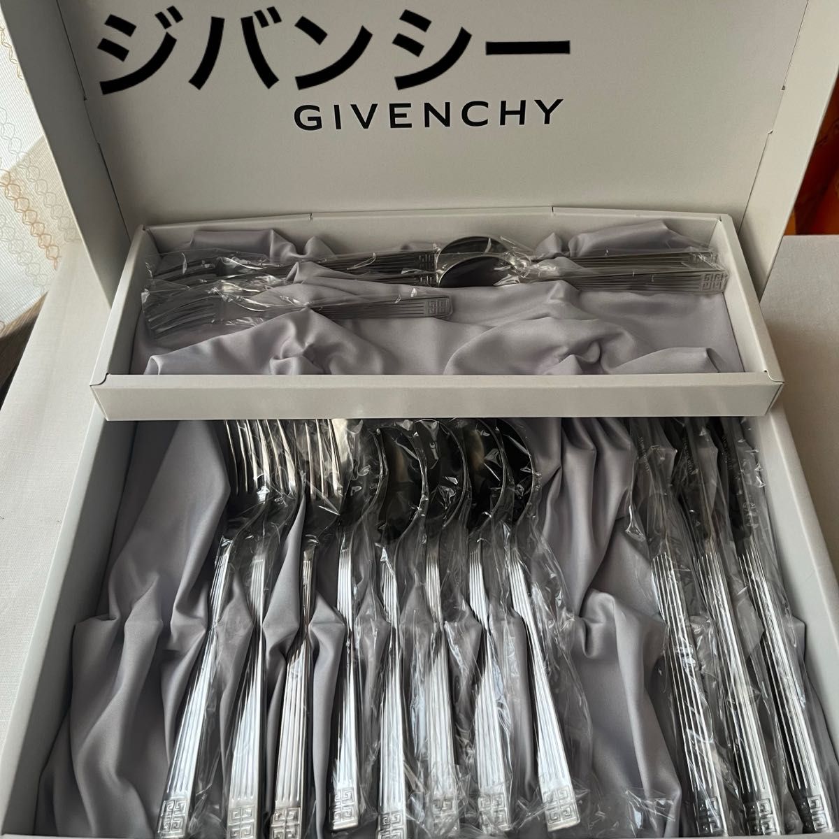 未使用品 ジバンシー ジバンシィ ディナーカトラリーセット 16本