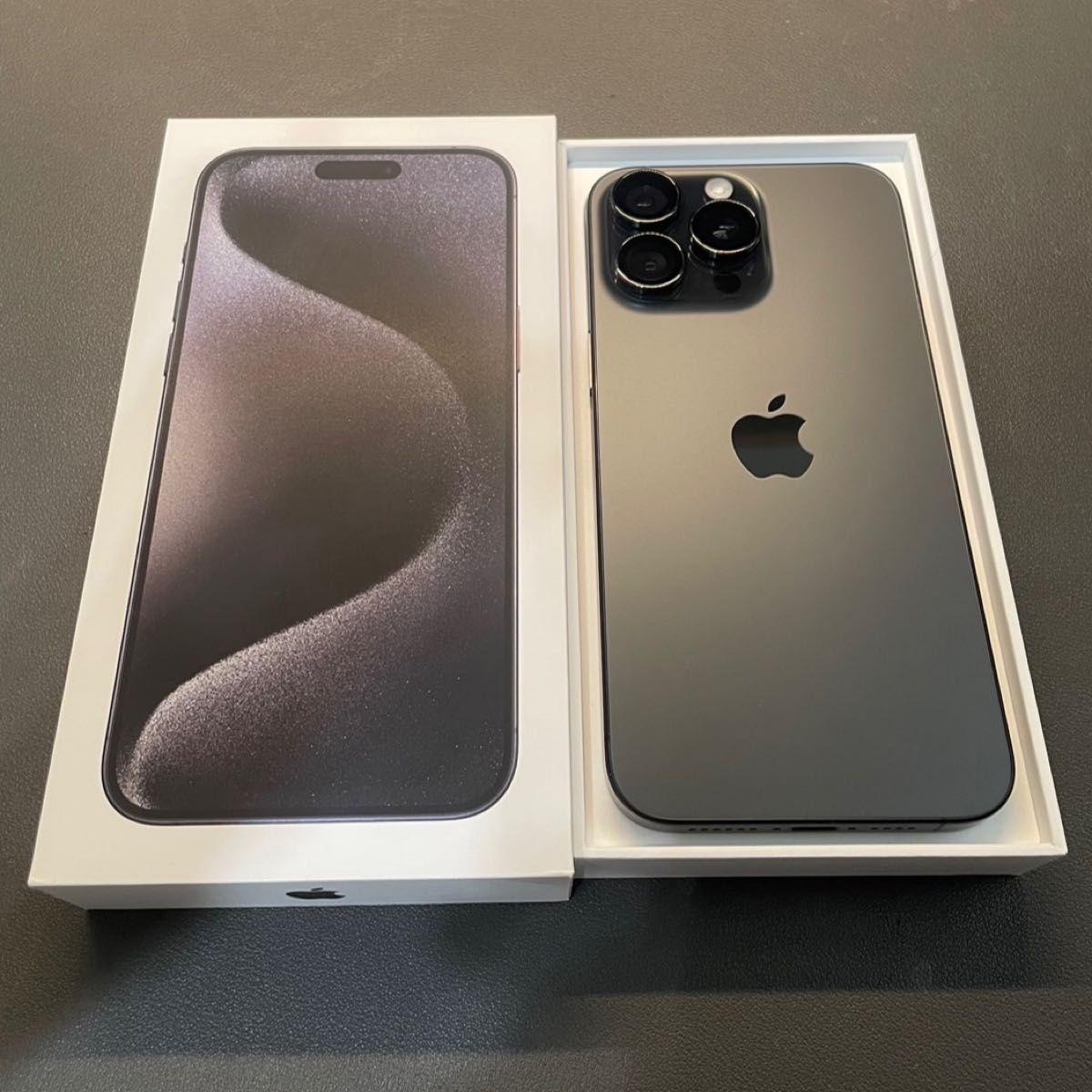 美品》iPhone 15 Pro max 256GB ブラックチタニウム バッテリー最大